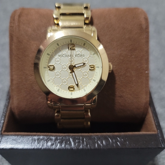 Michael Kors Accessories - 🤎Michael Kors Watch